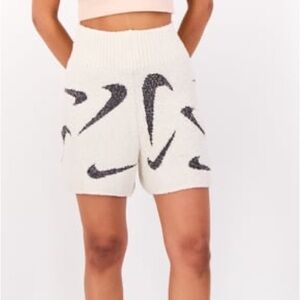 NIKE Phoenix Cozy Bouclé Shorts